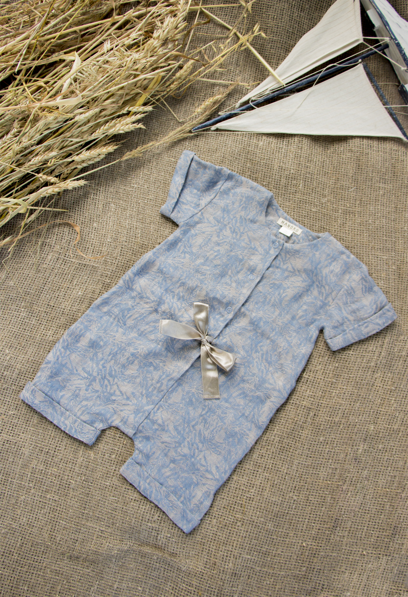 Linen jumpsuit with shiny ribbon